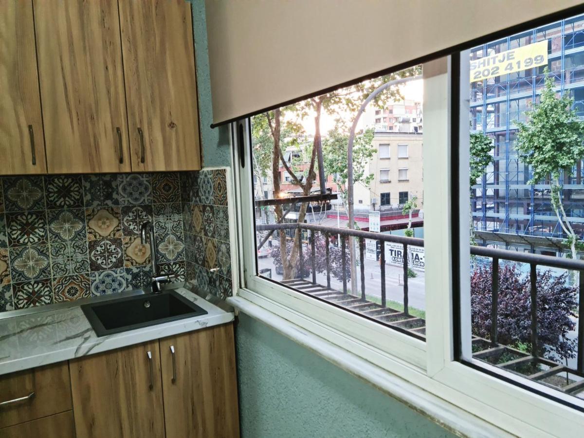 2V1 - 21 Dhjetori Am Apartamento Tirana Exterior foto
