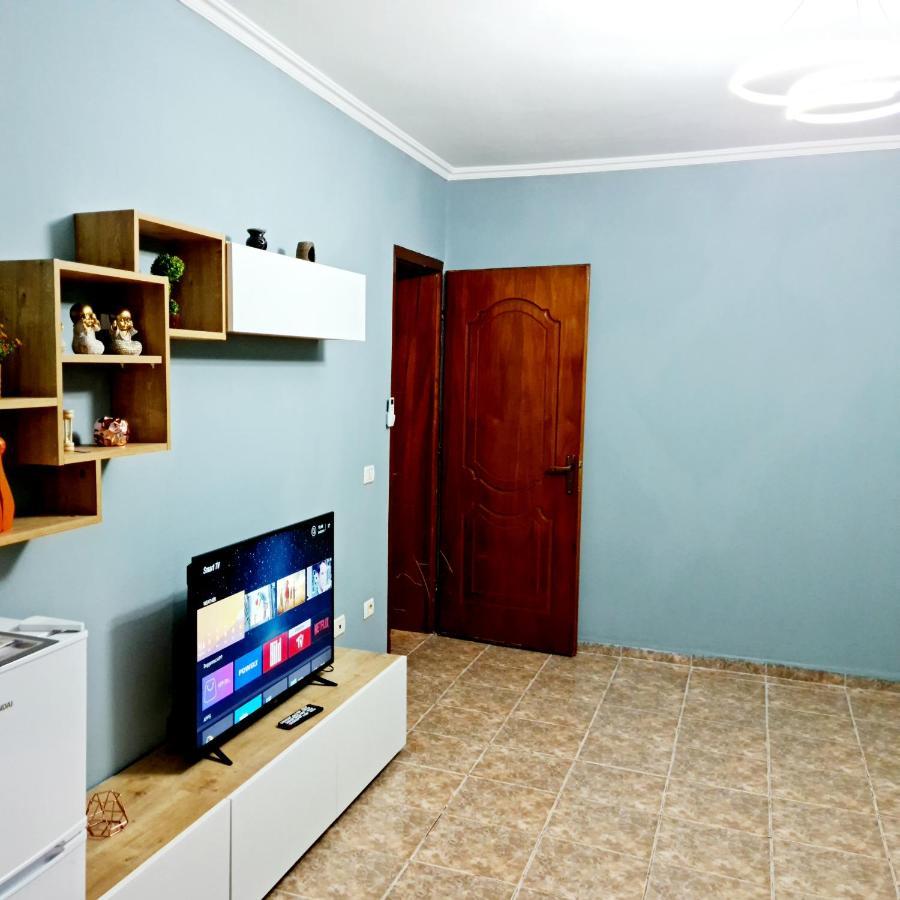 2V1 - 21 Dhjetori Am Apartamento Tirana Exterior foto